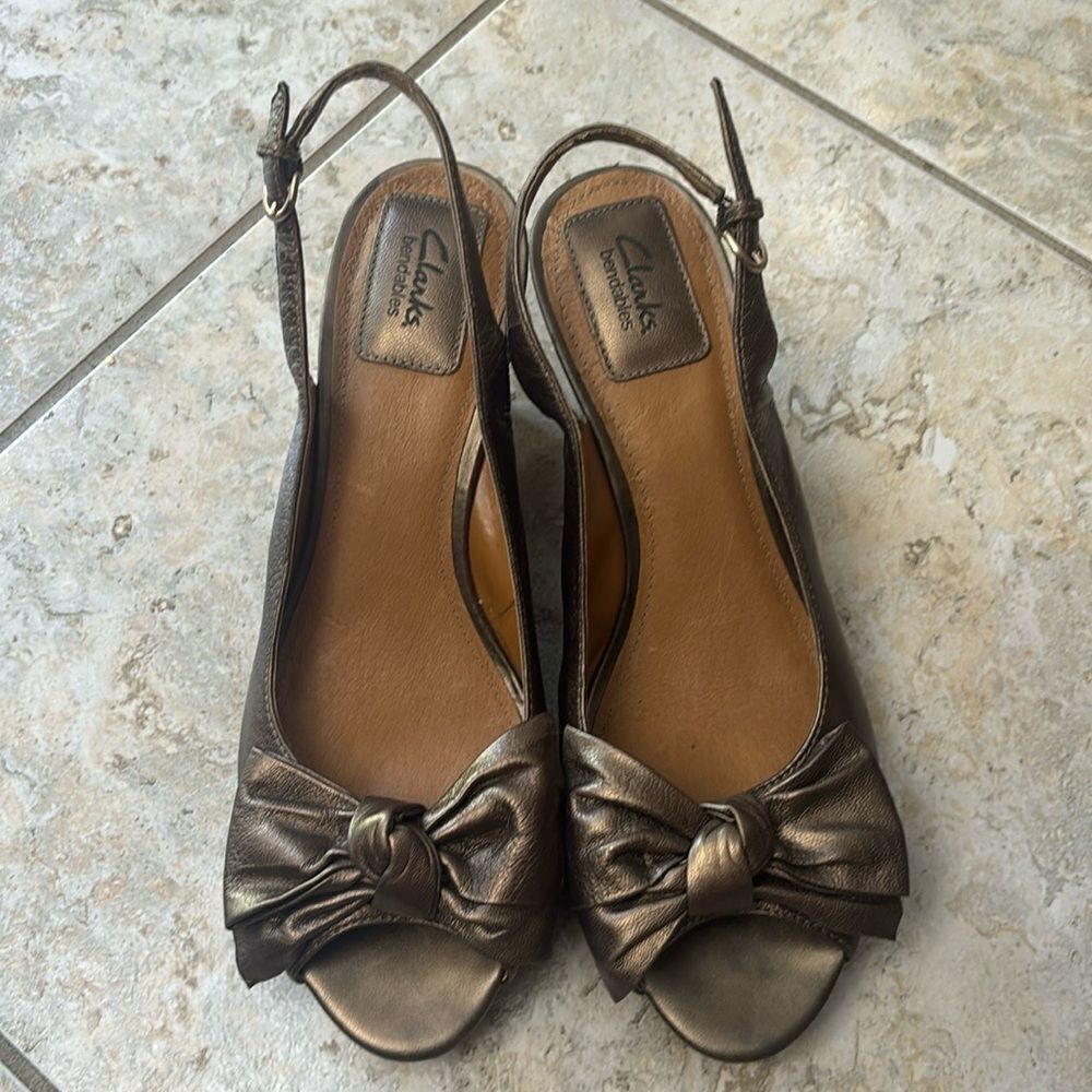Clark’s bendablea sandals size 11